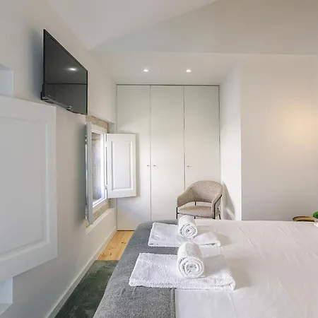 Lovelystay - Downtown With Pool, Ac And Balcony *