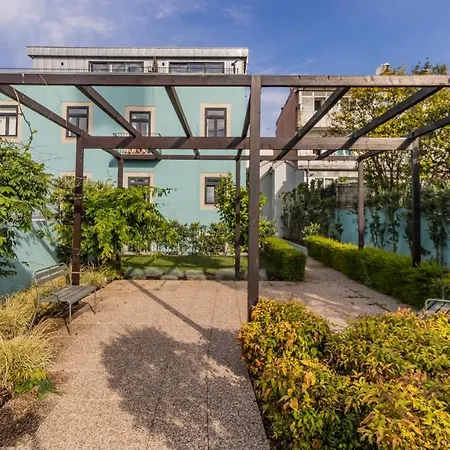 Lovelystay - Downtown With Pool, Ac And Balcony * Porto
