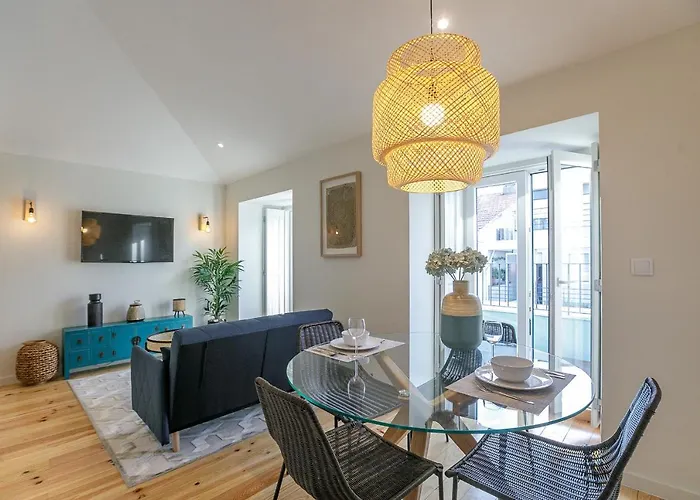 Lovelystay - Downtown With Pool, Ac And Balcony * Порту