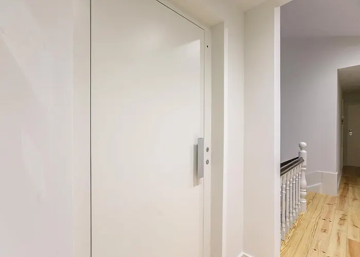 Lovelystay - Downtown With Pool, Ac And Balcony Апартаменты