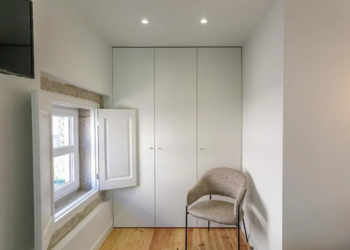 Апартаменты Lovelystay - Downtown With Pool, Ac And Balcony Порту