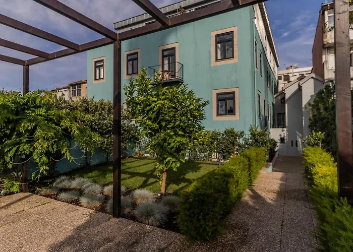 Lovelystay - Downtown With Pool, Ac And Balcony Апартаменты *