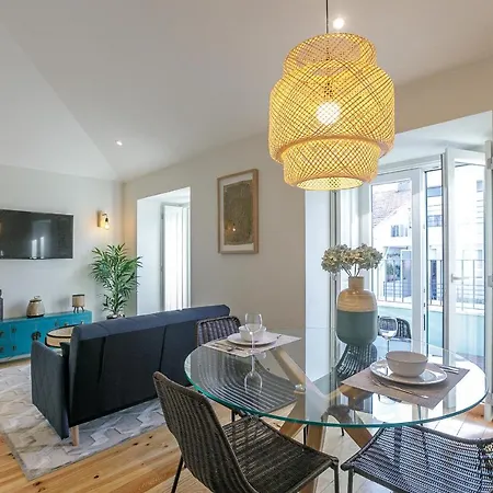 Lovelystay - Downtown With Pool, Ac And Balcony * Porto