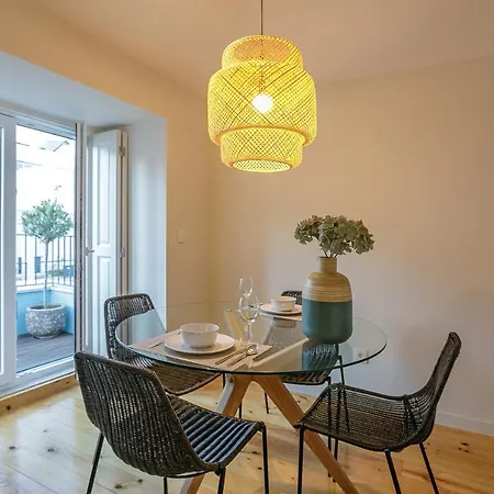 Apartment Lovelystay - Downtown With Pool, Ac And Balcony *