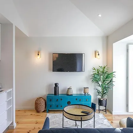 Lovelystay - Downtown With Pool, Ac And Balcony Apartment Porto