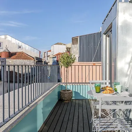 Apartment Lovelystay - Downtown With Pool, Ac And Balcony