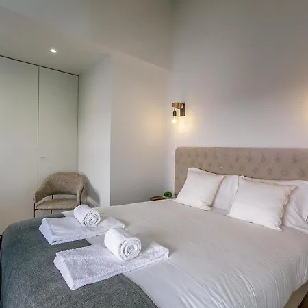 Lovelystay - Downtown With Pool, Ac And Balcony * 波尔图