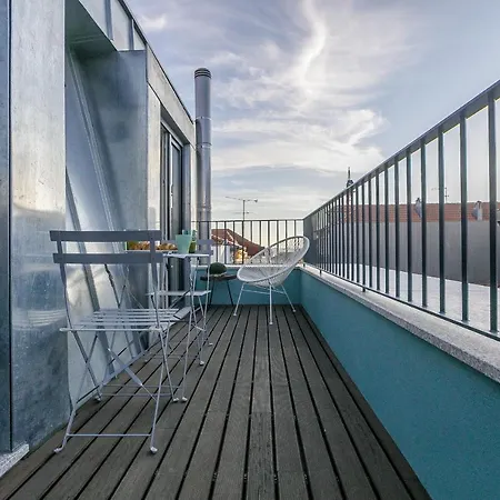 Lovelystay - Downtown With Pool, Ac And Balcony Oporto
