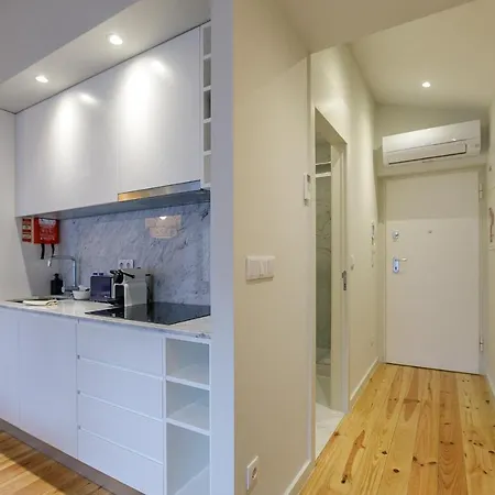 Lovelystay - Downtown With Pool, Ac And Balcony Apartment Porto