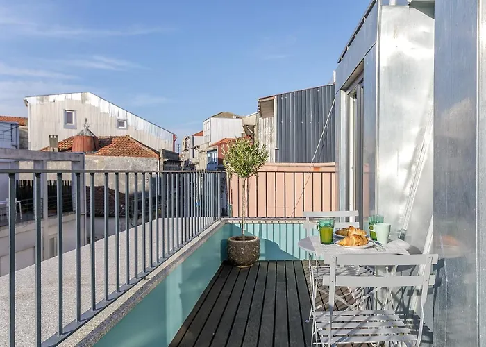 شقة Lovelystay - Downtown With Pool, Ac And Balcony