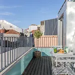 Apartman Lovelystay - Downtown With Pool, Ac And Balcony
