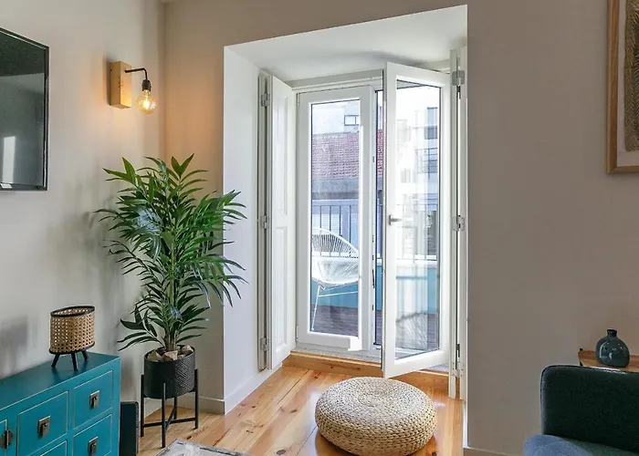 Lovelystay - Downtown With Pool, Ac And Balcony *