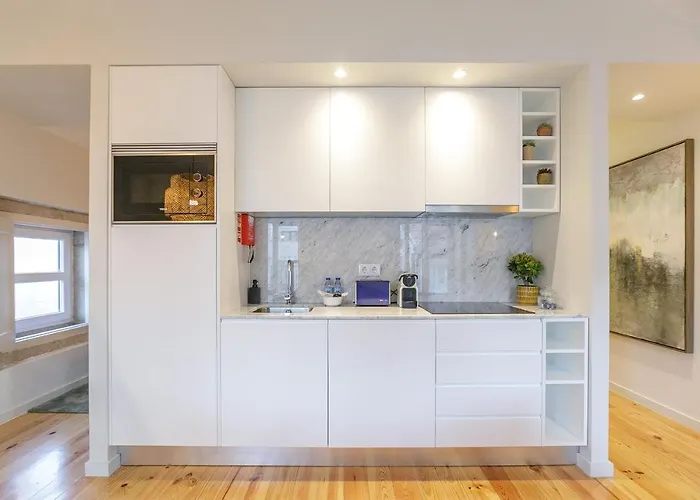 Lovelystay - Downtown With Pool, Ac And Balcony 公寓