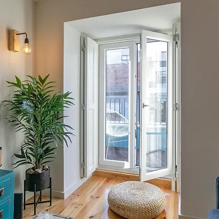 Lovelystay - Downtown With Pool, Ac And Balcony *